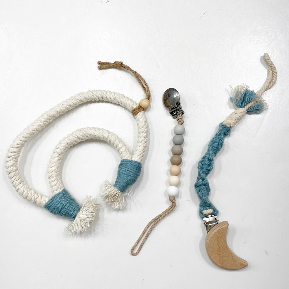Baby pacifier clips